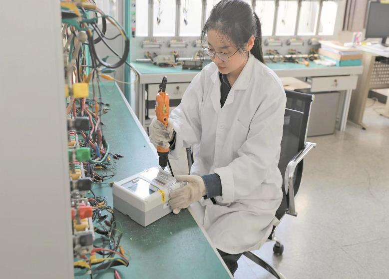 謝超：十年如一日，專和電能表“較真”