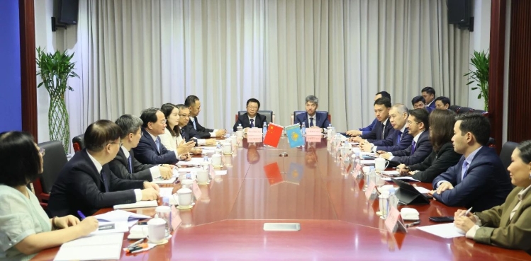 金壯龍會見哈薩克斯坦數(shù)字發(fā)展、創(chuàng)新和航空航天工業(yè)部部長扎斯蘭·馬季耶夫