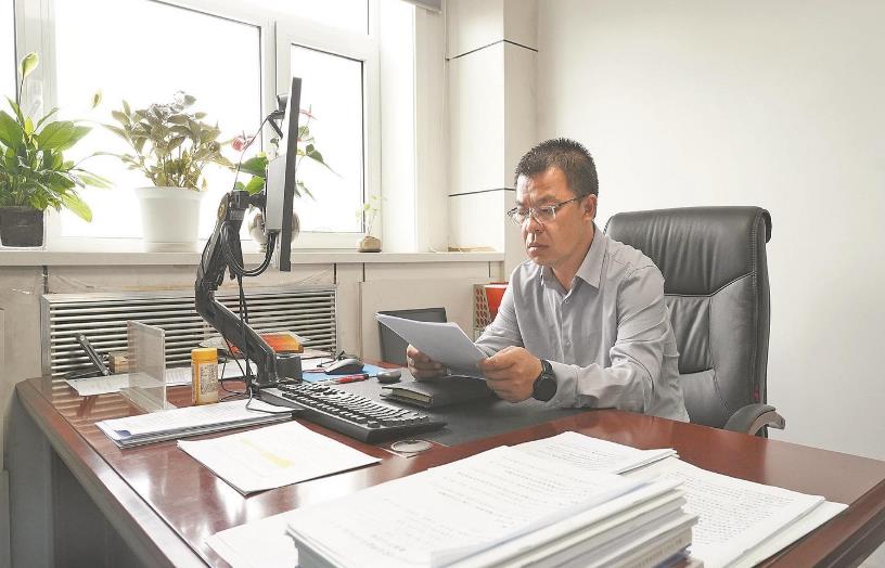 張忠鋒：為三江源頭百姓富裕、生態(tài)美好探索奔忙