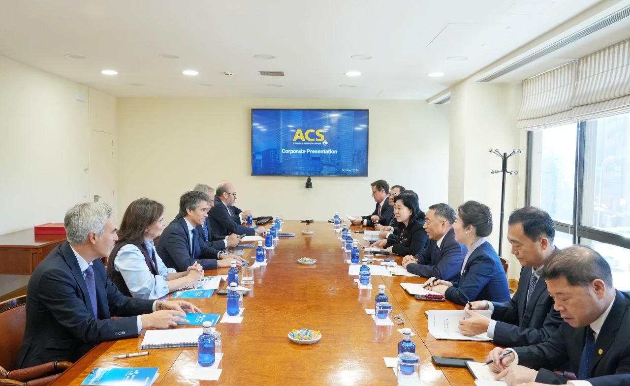 中國能建黨委書記、董事長宋海良與西班牙ACS公司首席執(zhí)行官胡安·桑塔馬里亞會談