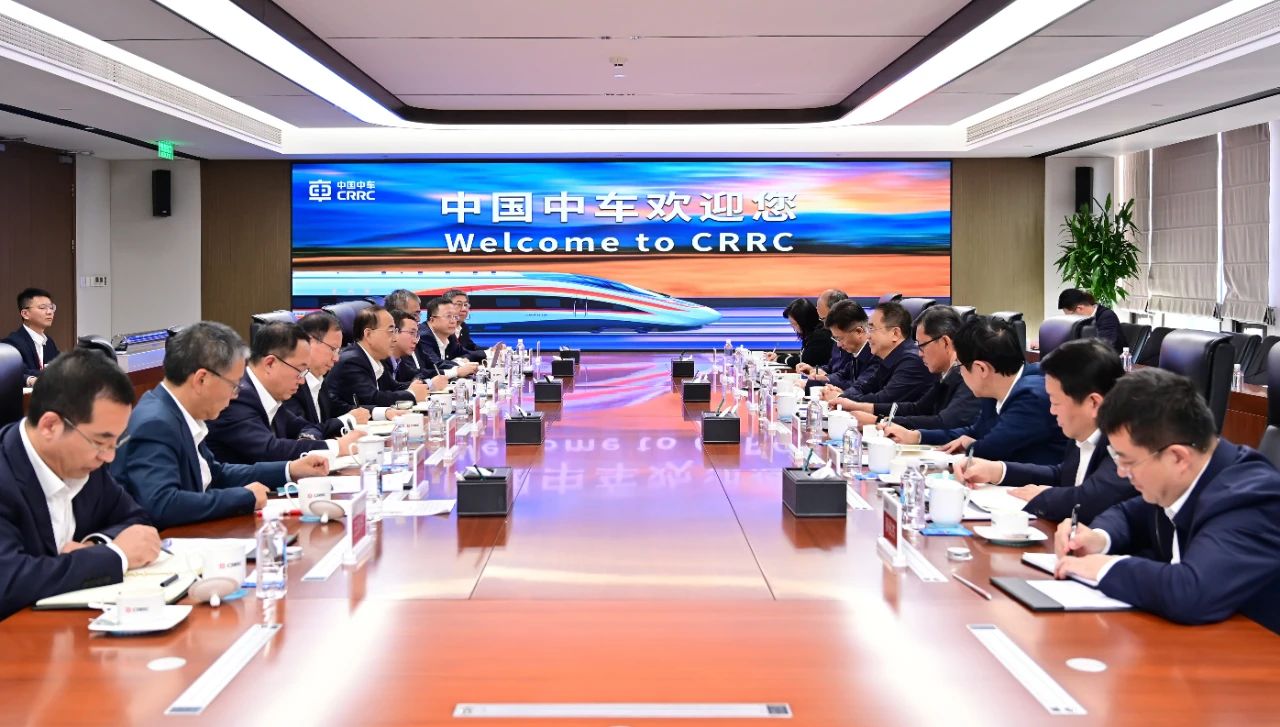 大唐集團黨組書記、董事長鄒磊與中國中車黨委書記、董事長孫永才座談交流