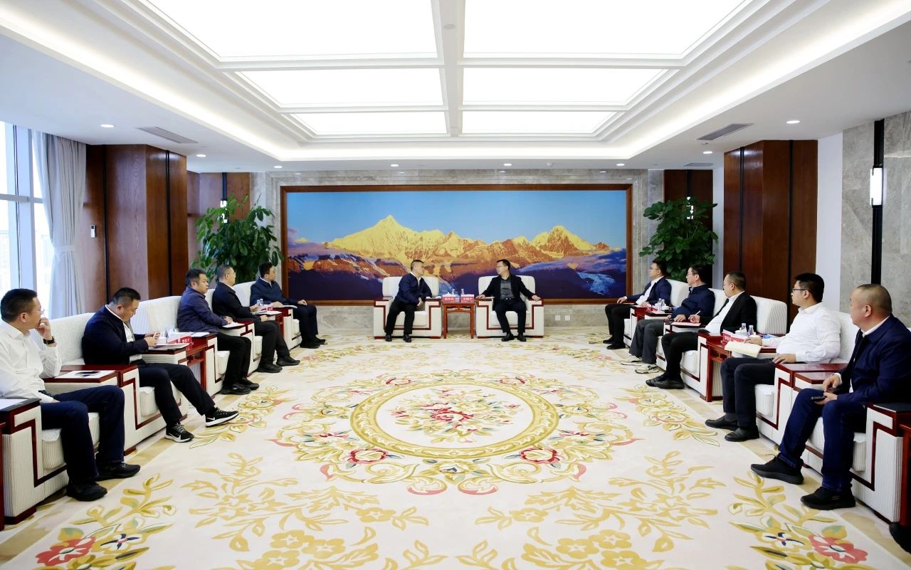 大唐云南公司黨委書記、董事長王繼才與中鐵十局集團有限公司總經(jīng)理、黨委副書記范中兵會談