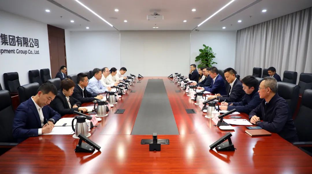 中國電氣裝備黨委書記、董事長李洪鳳會見上海市國資委黨委書記、主任賀青