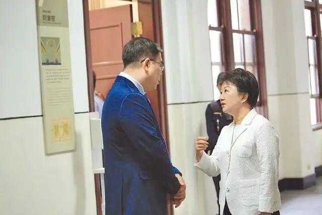 臺(tái)中火力發(fā)電廠環(huán)評(píng)過關(guān)，盧秀燕怒了，批臺(tái)當(dāng)局成為污染的放水者