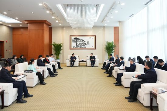 華能集團(tuán)總經(jīng)理張文峰會(huì)見(jiàn)內(nèi)蒙古自治區(qū)黨委常委、包頭市委書記丁繡峰