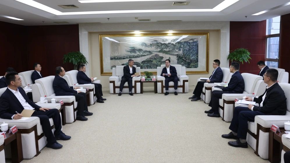 大唐四川公司黨委書記、董事長梁華與中建新疆建工黨委副書記、總經(jīng)理吳剛柱會談