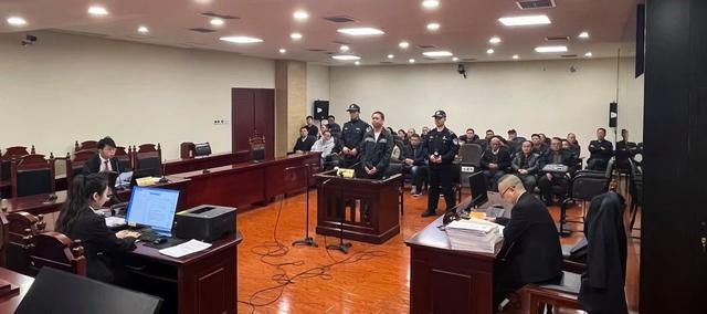 貴州電網(wǎng)一管理人員被控貪污、受賄案一審開庭