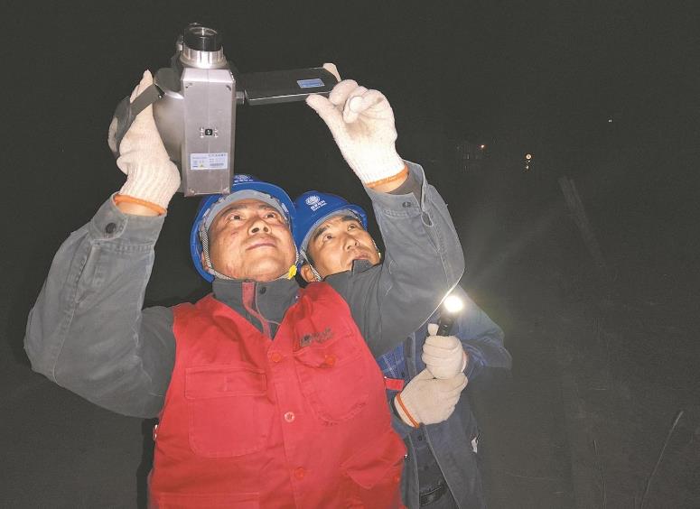 青海貴南縣：零下15攝氏度，冬夜巡檢保供電