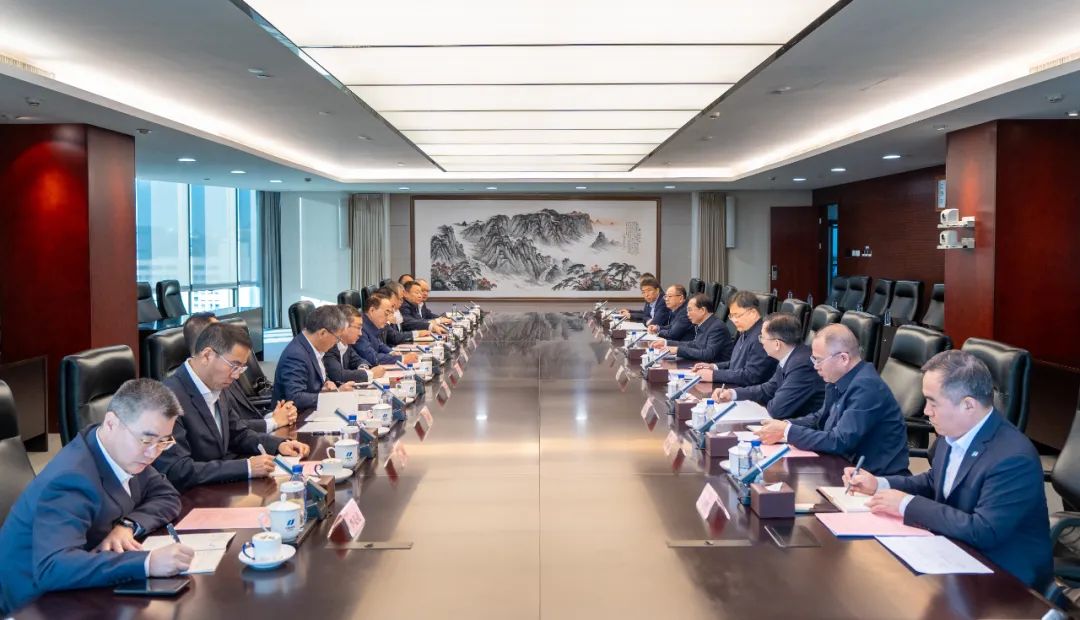 華電集團(tuán)黨組書記、董事長江毅會見中國中車黨委書記、董事長孫永才