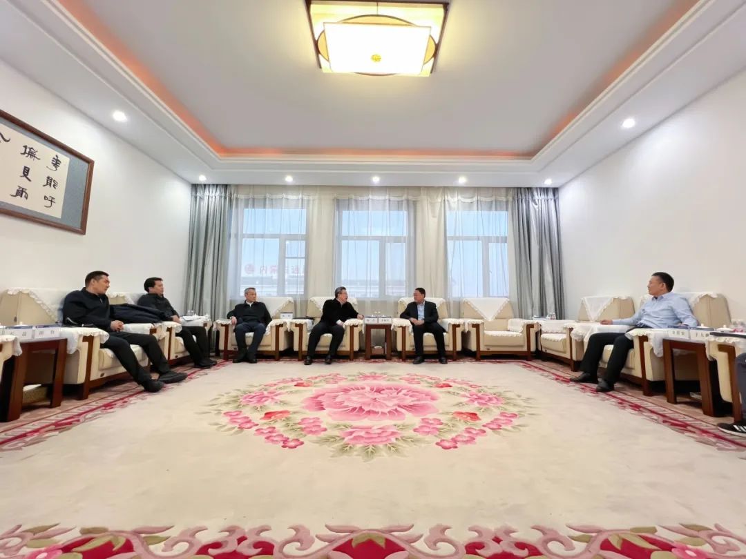 華能蒙東公司總經(jīng)理、黨委副書記李樹學(xué)會(huì)見中國(guó)石油內(nèi)蒙古銷售公司執(zhí)行董事、黨委書記楊杰