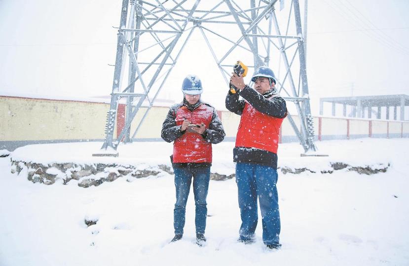 國網(wǎng)青海電力排查覆冰隱患做好應(yīng)急響應(yīng)準(zhǔn)備
