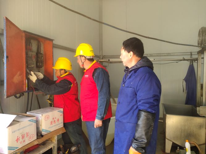 國網(wǎng)洛南縣供電公司:貼心服務(wù)豆制品廠 助力企業(yè)年末生產(chǎn)