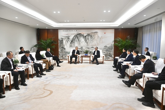 中國(guó)電建黨委副書記、總經(jīng)理王斌與中國(guó)機(jī)電商會(huì)黨委書記、會(huì)長(zhǎng)張鈺晶舉行會(huì)談