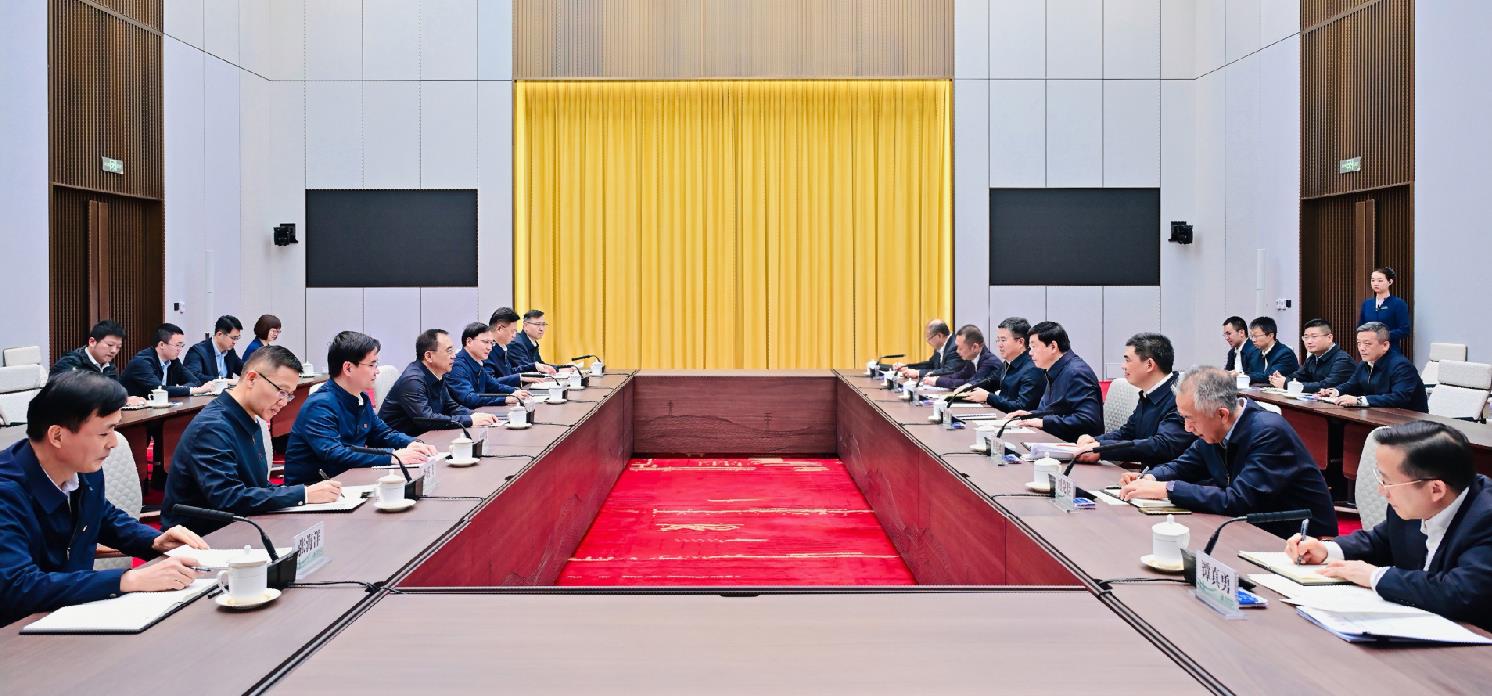 中國(guó)大唐集團(tuán)董事長(zhǎng)鄒磊、總經(jīng)理張傳江與國(guó)家電網(wǎng)董事長(zhǎng)張智剛、總經(jīng)理龐驍剛會(huì)談