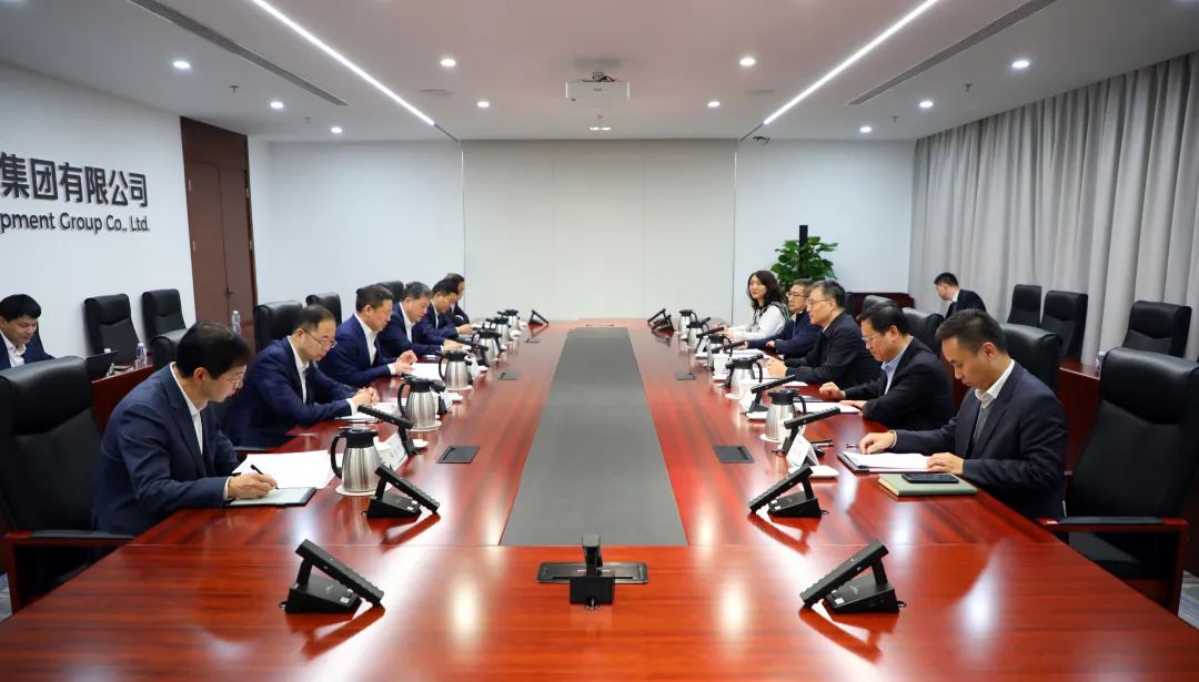 中國(guó)電氣裝備董事長(zhǎng)李洪鳳、總經(jīng)理周群會(huì)見(jiàn)佛