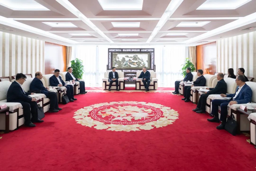 中國(guó)華電總經(jīng)理葉向東與山東能源集團(tuán)黨委書記、董事長(zhǎng)李偉舉行會(huì)談