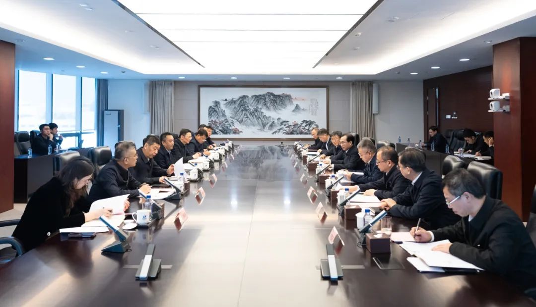 華電集團董事長江毅、總經(jīng)理葉向東與哈電集團董事長曹志安、總經(jīng)理黃偉舉行會談