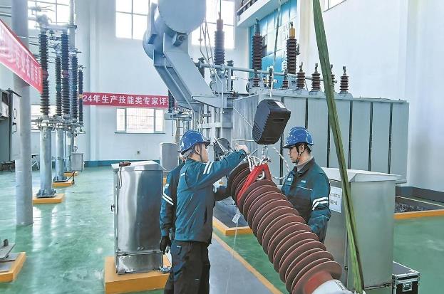 山西晉城供電研制組合器具，變壓器高壓套管吊裝無須登高