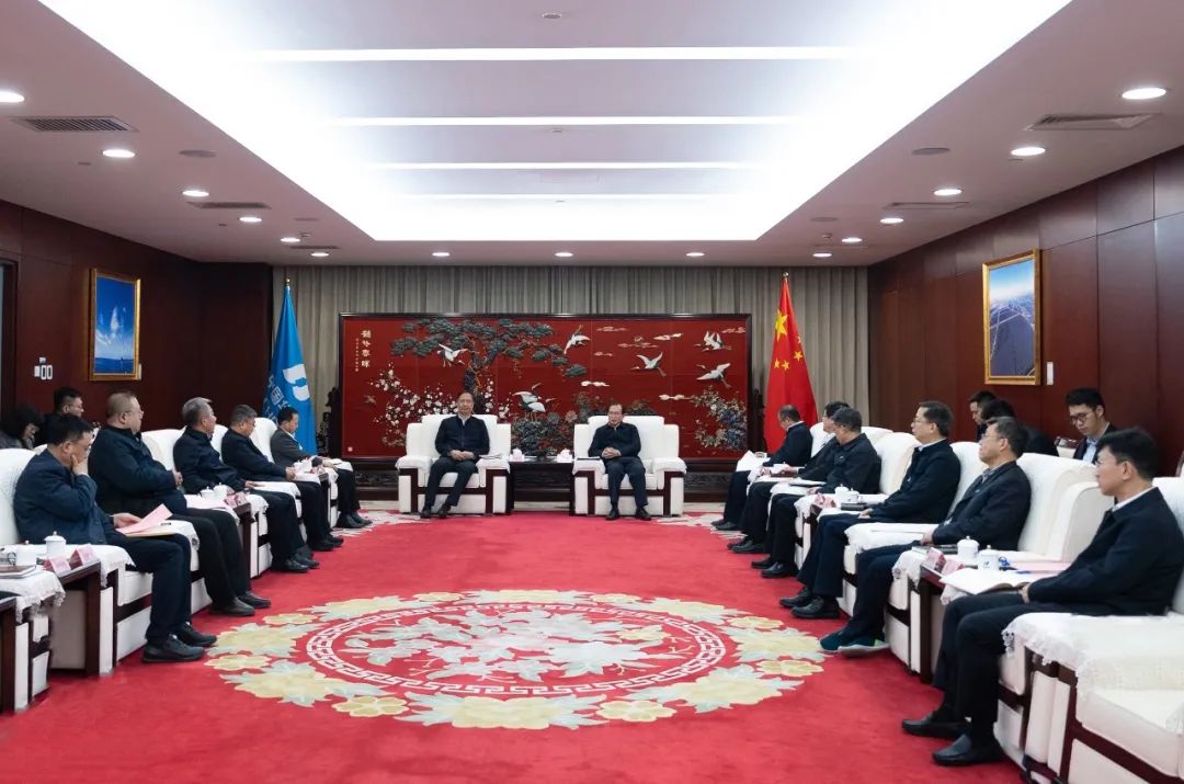 江毅與山西省委常委、常務(wù)副省長(zhǎng)盧東亮舉行會(huì)談