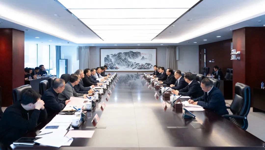 華電集團董事長、黨組書記江毅與北京市政府黨組成員、副市長文獻舉行會談
