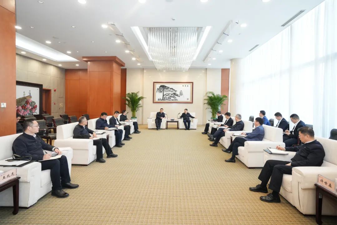 華能集團董事長溫樞剛、總經(jīng)理張文峰會見哈電集團董事長曹志安、總經(jīng)理黃偉