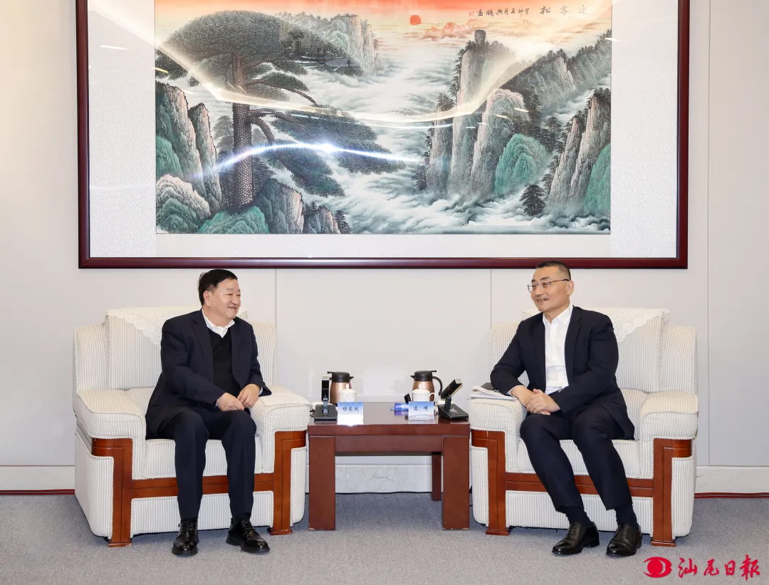 中廣核集團黨委書記、董事長楊長利與汕尾市委書記逯峰、市長鄭海濤會談