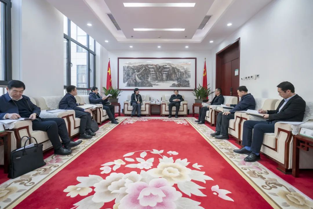 內(nèi)蒙古電力集團(tuán)與包頭市政府、中國(guó)二冶集團(tuán)、中國(guó)能建華北院和陜西院交流座談