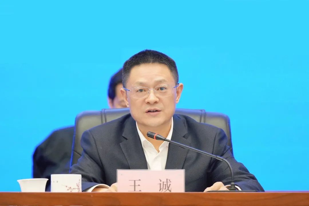 這一新成立能源集團(tuán)，董事長、總經(jīng)理亮相