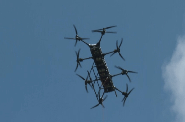 8軸16旋翼重載無(wú)人機(jī)在十堰上崗，助力電網(wǎng)建設(shè)