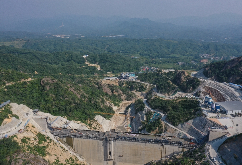 魯山抽水蓄能電站下水庫大壩下閘蓄水背后的施